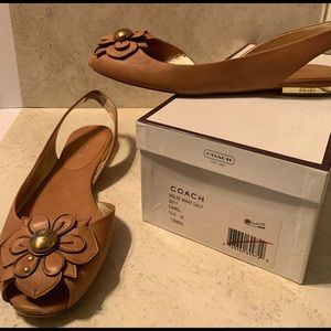 Coach Nolee Waxy Calf. Size 10M camel